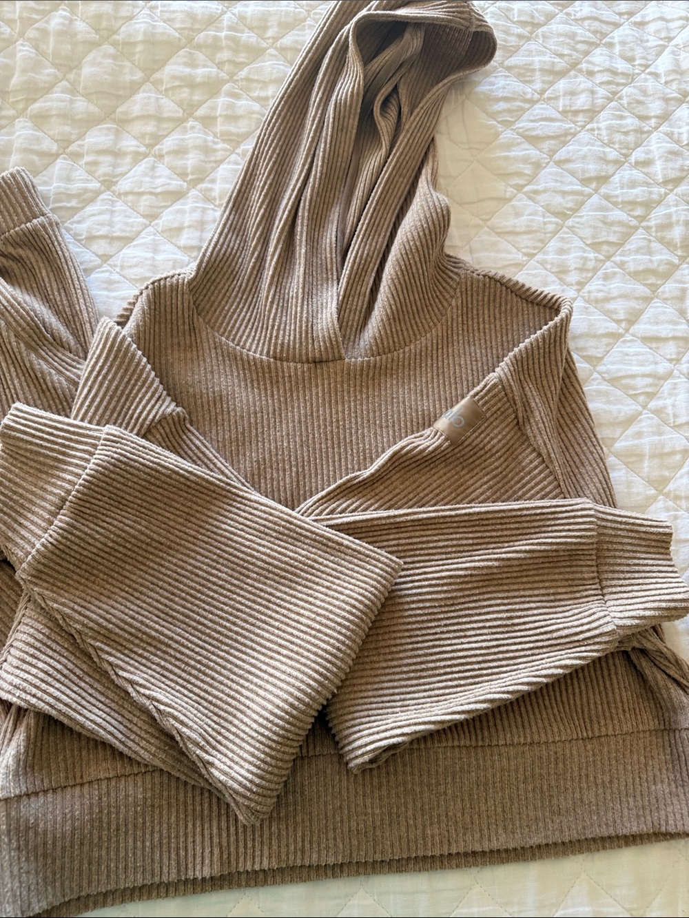 ALO XS New without tags Yoga Ribbed Joggers and Cropped Hoodie Set - Taupe Brown - Picture 5 of 7